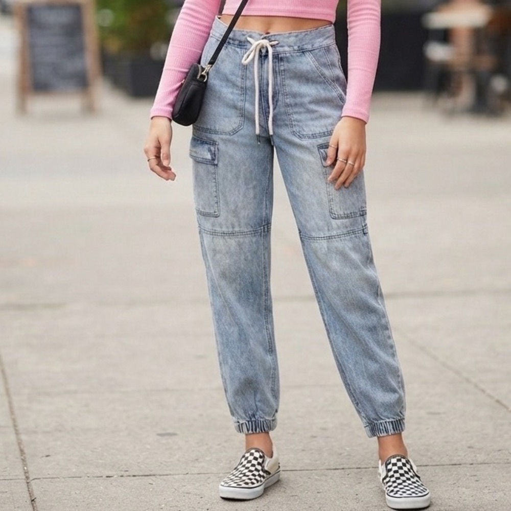 American Eagle Womens Cargo Jogger Jeans Light Wash Size 0 Regular